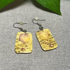 Elegant Gold Resin Floral Earrings